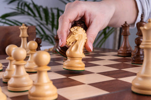 Jeu d'Échecs Patrimoine <br>en Bois d'Acajou