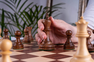 Jeu d'Échecs Patrimoine <br>en Bois d'Acajou