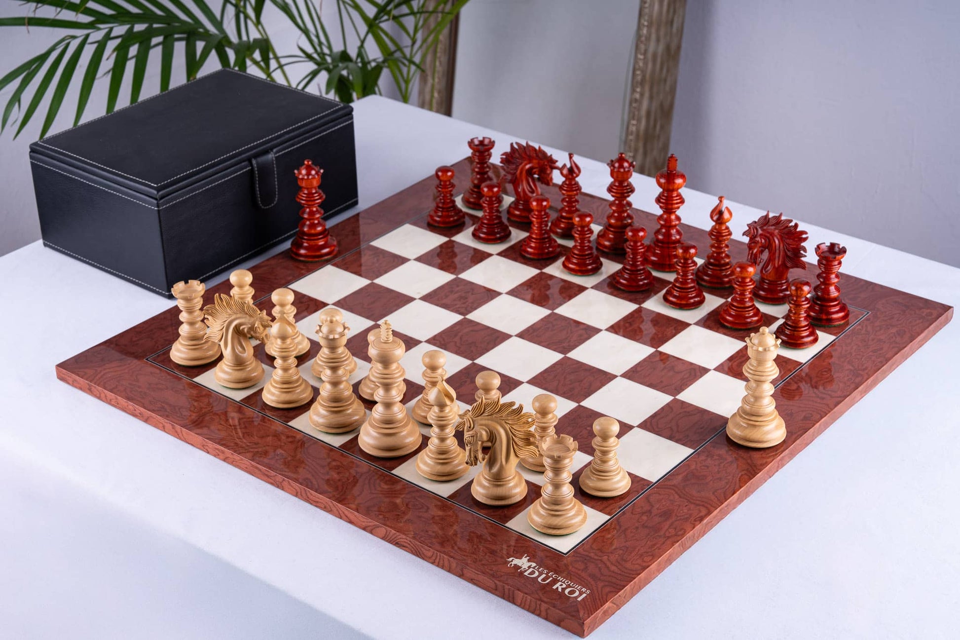 Jeu d’échecs Renaissance <br>en bois rose et frêne (Haute Brillance)