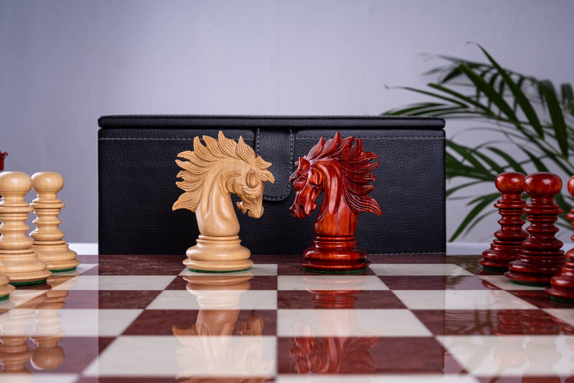 Jeu d’échecs Renaissance <br>en bois rose et frêne (Haute Brillance)