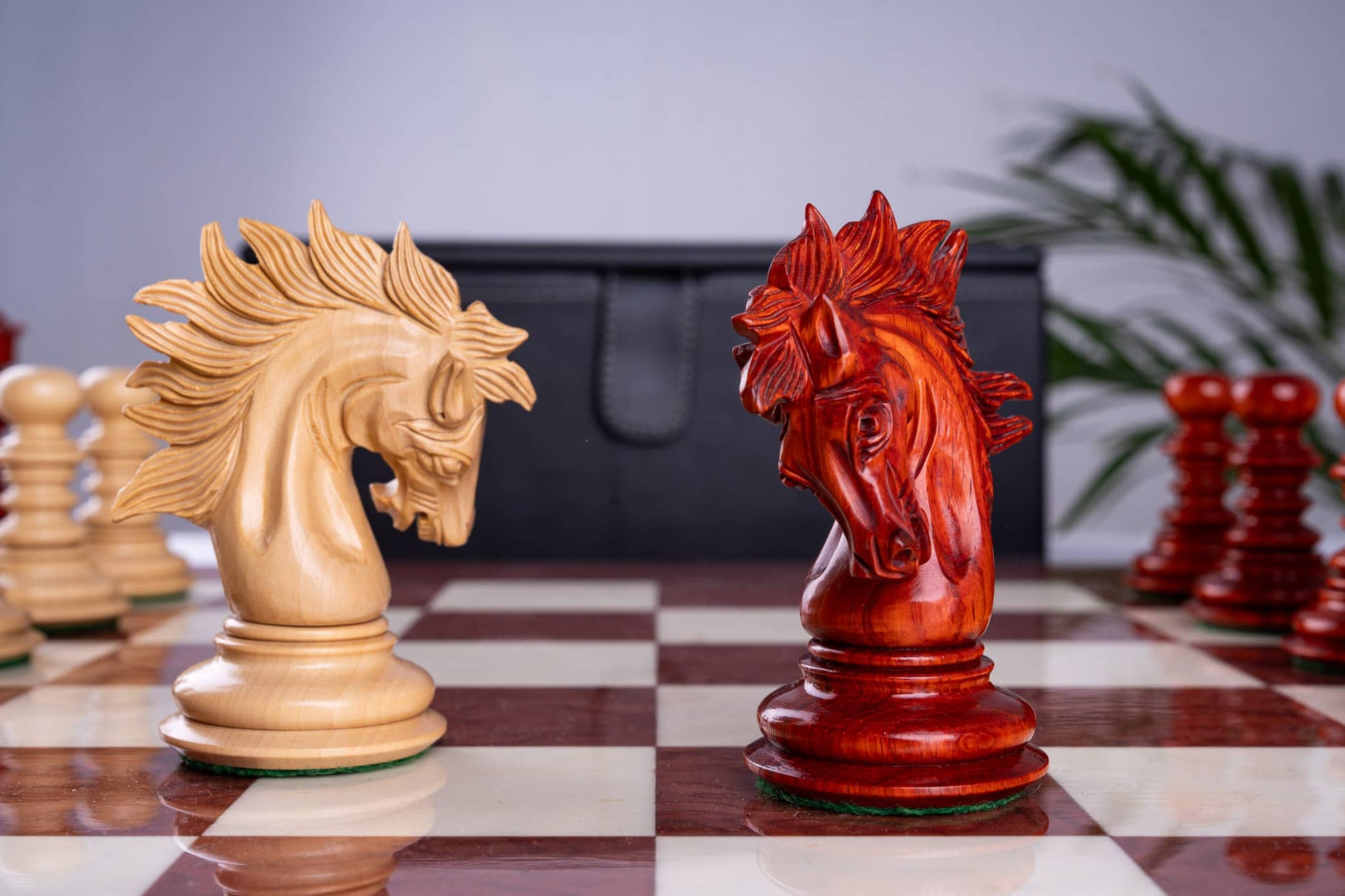 Jeu d’échecs Renaissance <br>en bois rose et frêne (Haute Brillance)