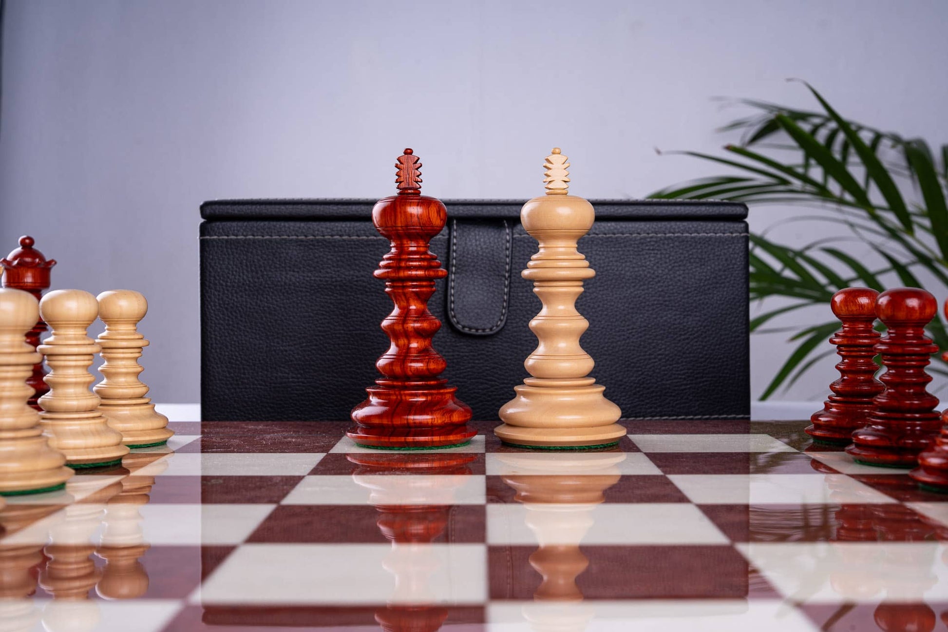 Jeu d’échecs Renaissance <br>en bois rose et frêne (Haute Brillance)