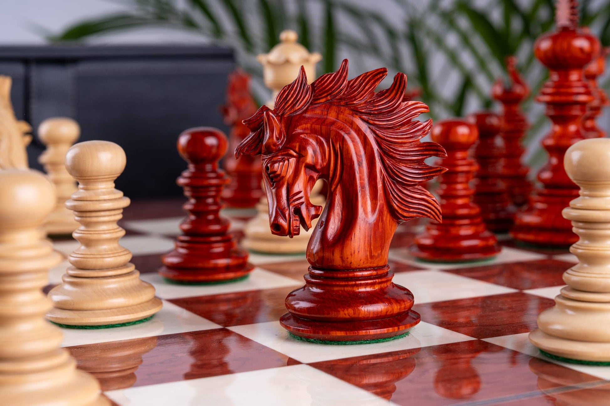 Jeu d’échecs Renaissance <br>en bois rose et frêne (Haute Brillance)