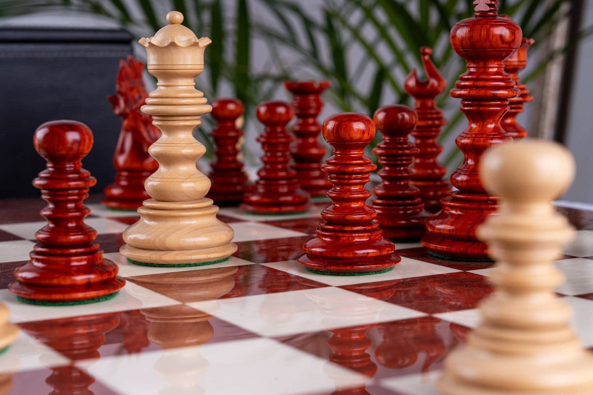 Jeu d’échecs Renaissance <br>en bois rose et frêne (Haute Brillance)