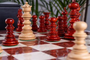 Jeu d’échecs Renaissance <br>en bois rose et frêne (Haute Brillance)