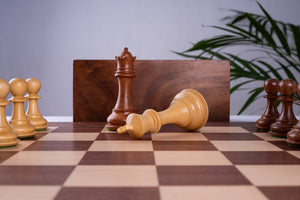 Jeu d'Échecs Lumière <br>en Bois d'Acajou