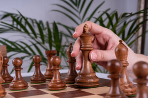 Jeu d'Échecs Lumière <br>en Bois d'Acajou