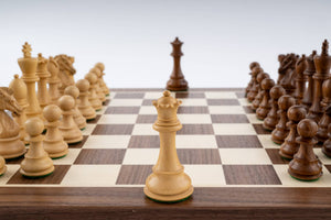 Jeu d'Échecs Dynastie <br>en Bois de Noyer