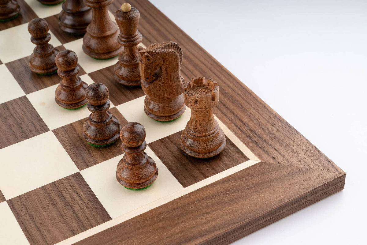 Jeu d'Échecs Distinction <br>en Bois d'Érable et de Noyer