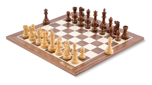Jeu d'Échecs Style Américain en Érable et Noyer — vue générale sur fond blanc