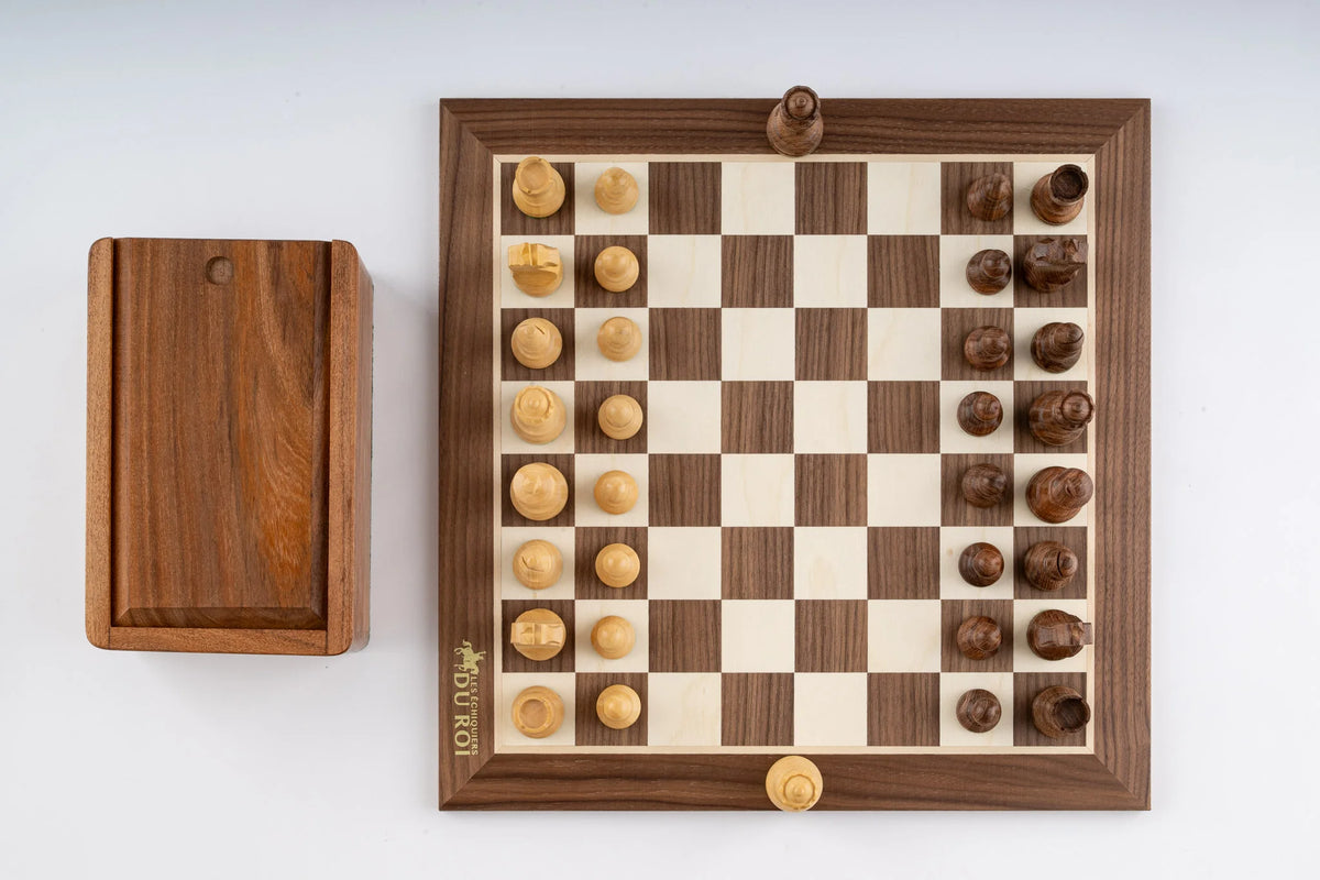 Jeu d'Échecs Authentique en Bois de Noyer — vue du dessus