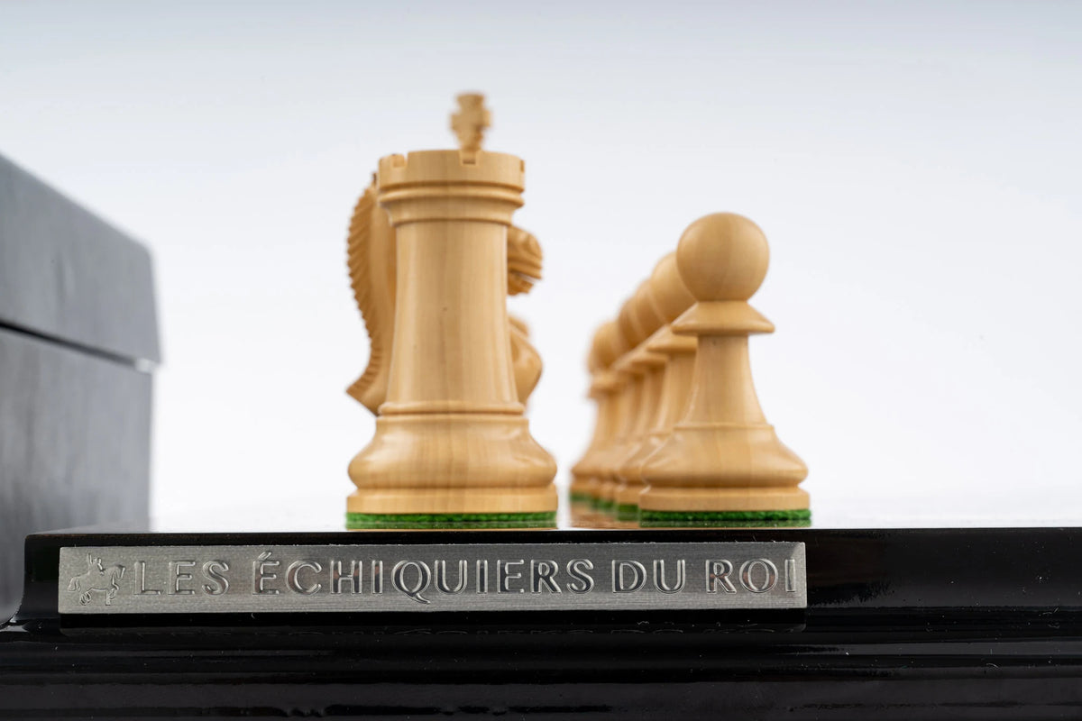 Jeu d'Échecs Éclat en Bois d'Ébène — Détail 3