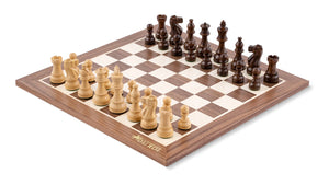 Jeu d'Échecs Élite en Bois de Noyer — vue générale sur fond blanc