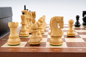 Jeu d'Échecs Étendard en Bois d'Acajou et Buis — détail 4