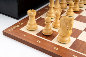 Jeu d'Échecs Étendard en Bois d'Acajou et Buis — détail 5