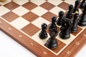 Jeu d'Échecs Étendard en Bois d'Acajou et Buis — détail 7