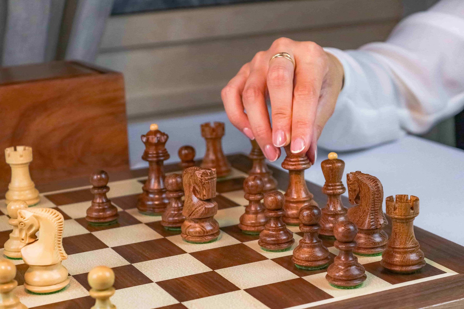 Jeu d'Échecs Distinction <br>en Bois d'Érable et de Noyer