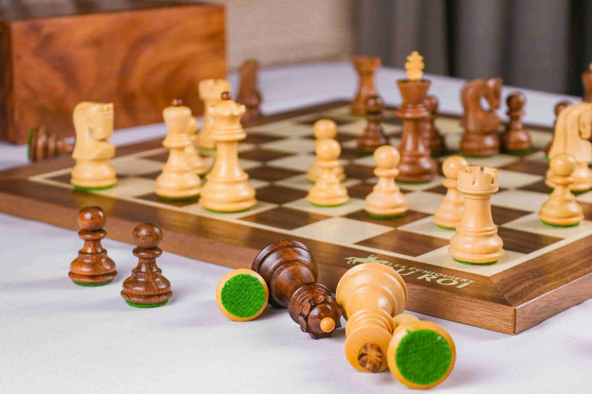 Jeu d'Échecs Distinction <br>en Bois d'Érable et de Noyer