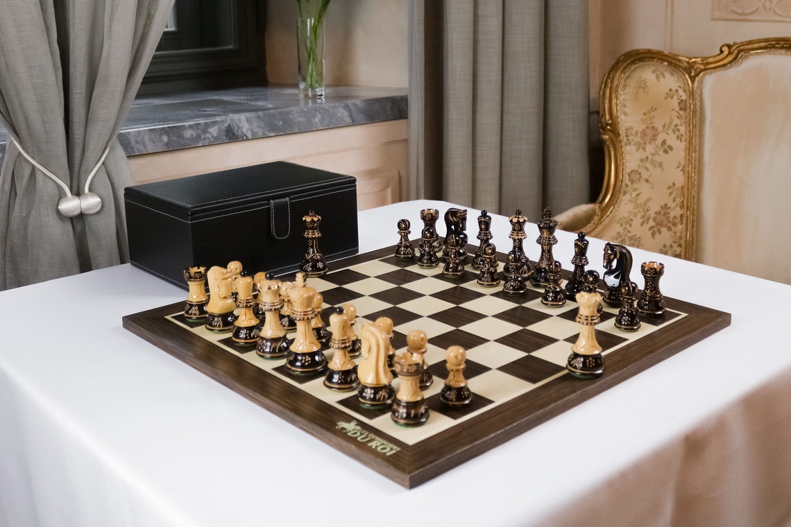 Jeu d'échecs élégant en bois naturel