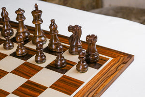Pièces d'échecs noires