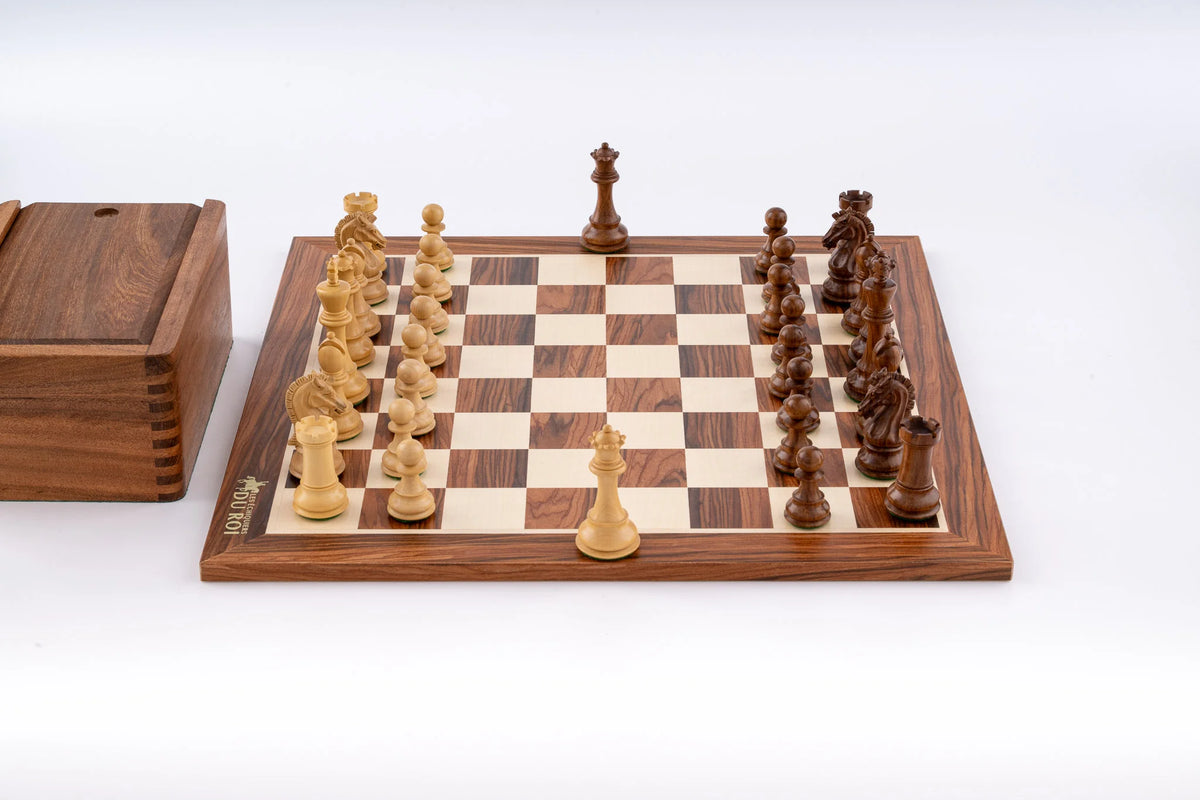 Jeu d'échecs Monument en bois de palissandre — ensemble avec boîte