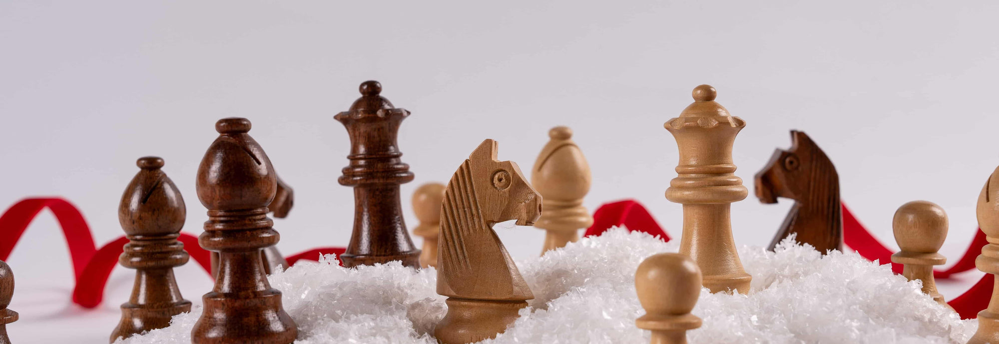 pieces echecs en bois tour reine dame roi