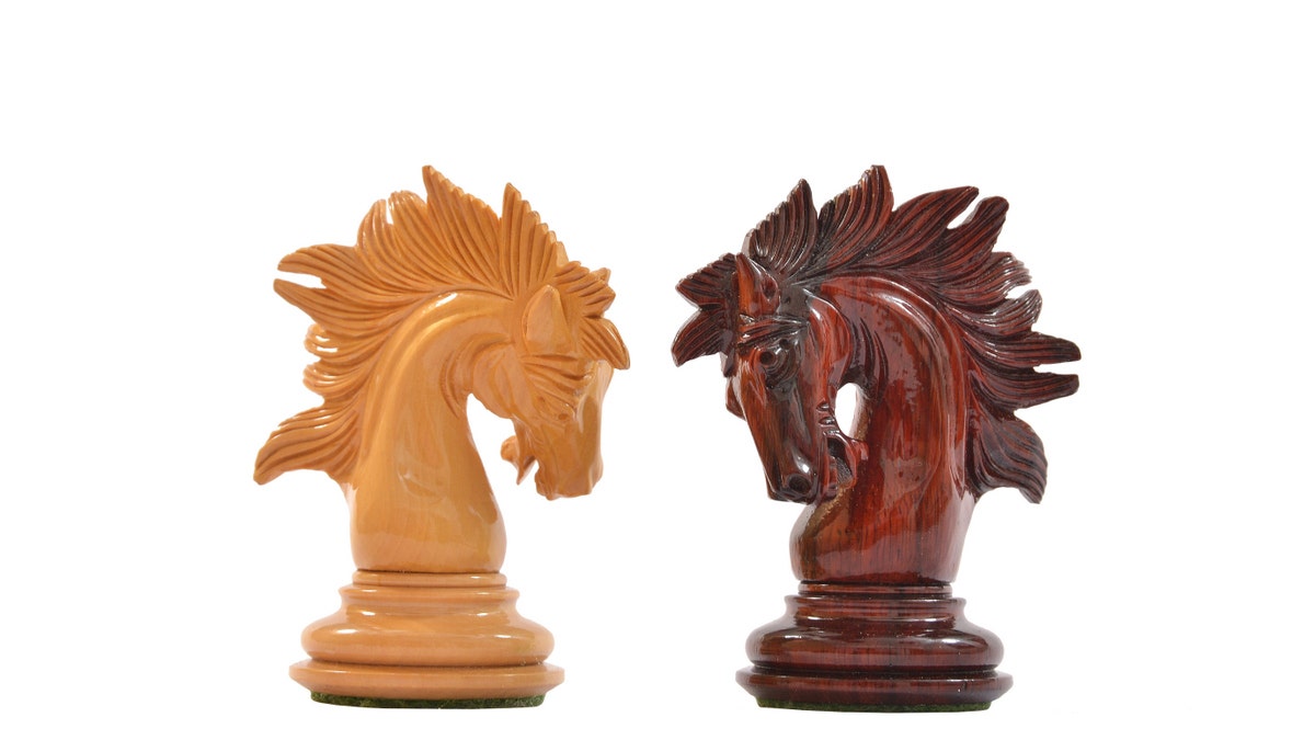 Jeu d’échecs Renaissance <br>en bois rose et frêne (Haute Brillance)