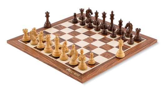 Jeu d'Échecs Raffiné en Bois de Palissandre — vue générale sur fond blanc