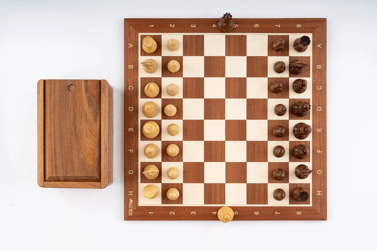 Jeu d'échecs Régence en bois d'acajou — vue du dessus