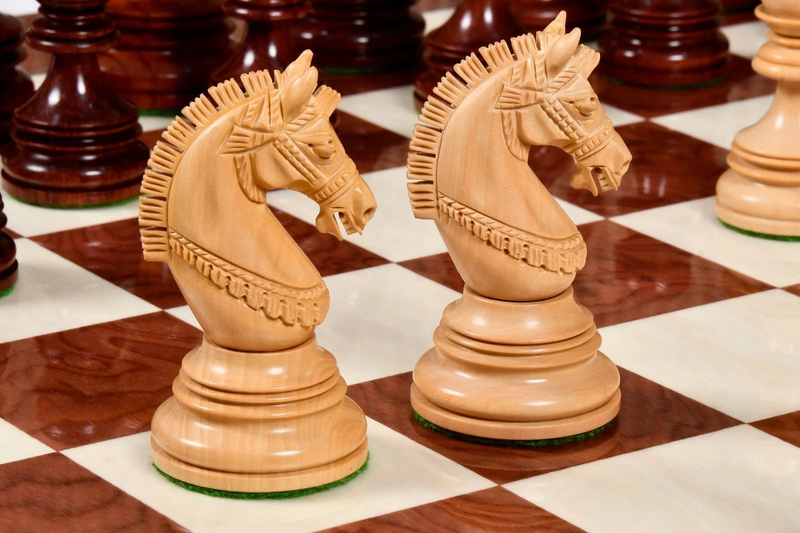 Pièces d'Échecs Chetak <br>en Bois de Padouk