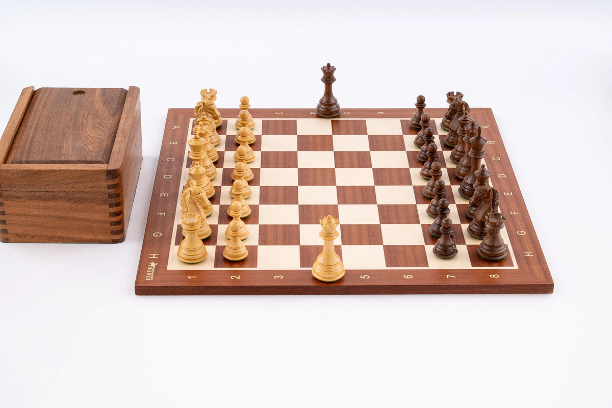 Jeu d'échecs Sérénité en bois d'acajou et de sesham — ensemble avec boîte