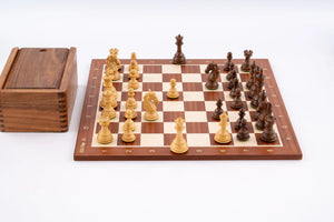 Jeu d'échecs Sérénité en bois d'acajou et de sesham — vue de face