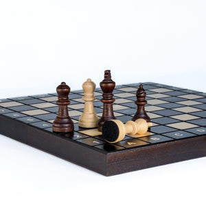 Jeu d'échecs avec pièces noires
