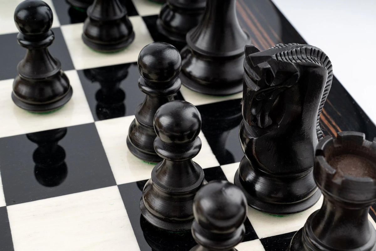 Jeu d'Échecs Trésor en Bois d'Ébène et Buis — Détail 4