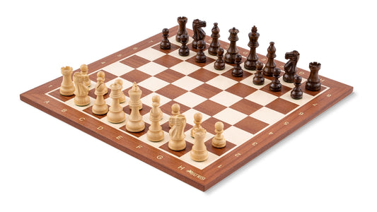 Jeu d'Échecs Viking en Bois d'Acajou — vue générale sur fond blanc
