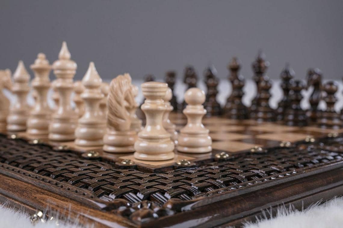 Echiquier avec Backgammon et son Jeu d'Echecs Reine