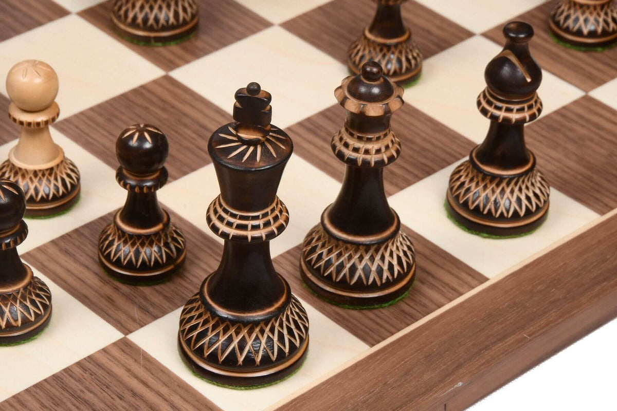 Echiquier en Bois Brûlé avec Roi Noir