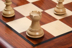 Échiquier Contemporain <br>avec Pièces en Bois de Rose