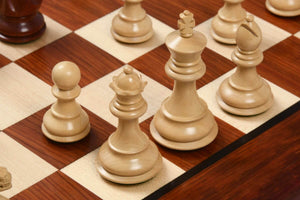 Échiquier Contemporain <br>avec Pièces en Bois de Rose