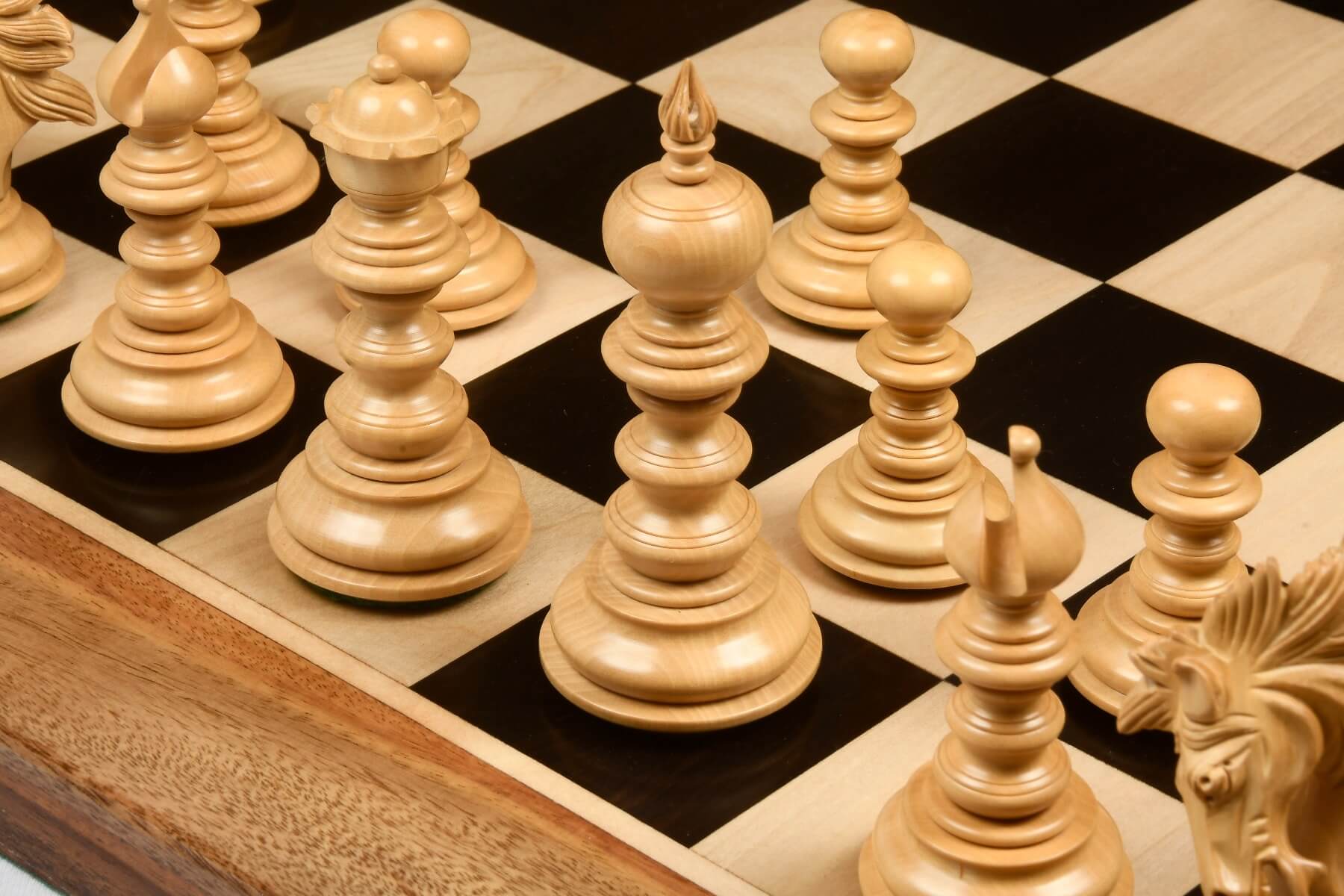 Échiquier avec Figurines d'Échecs Cavalier