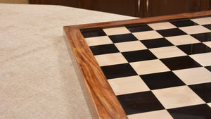 Echiquier Noir et Blanc en Bois d'Ebène Reine