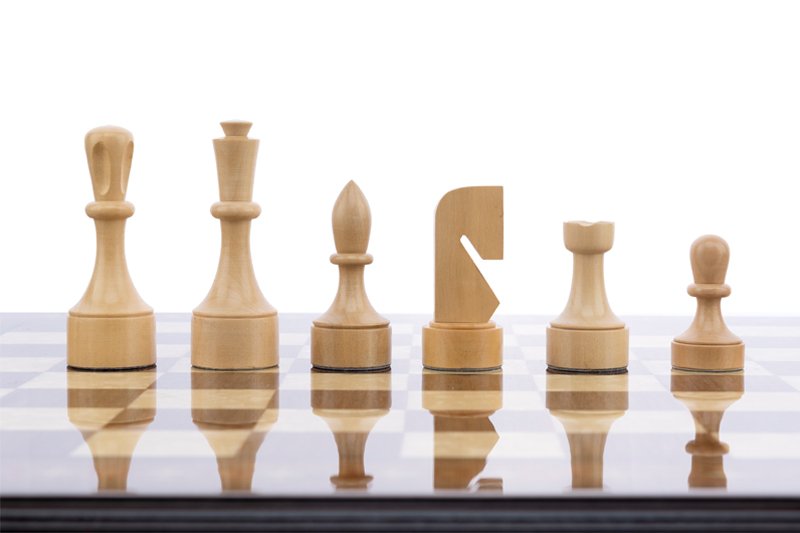 figurines echecs bois luxe