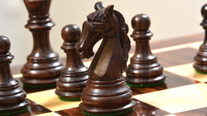 grandes pieces d'échecs scupltées en bois de rose boisnaturel