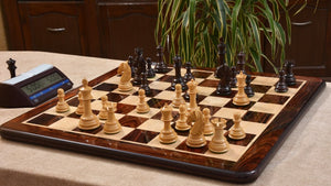 grandes pieces d'échecs scupltées en bois de rose art