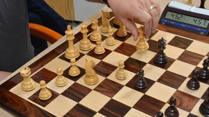 grandes pieces d'échecs scupltées en bois de rose competition