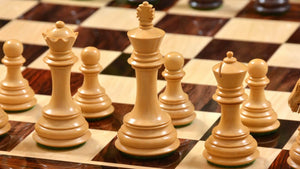 grandes pieces d'échecs scupltées en bois de rose croix