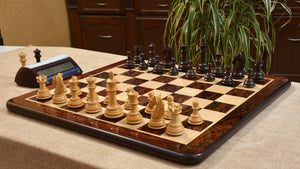 grandes pieces d'échecs scupltées en bois de rose interieur