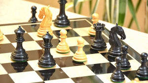 grandes pieces d'échecs scupltées en bois de rose temps imparti