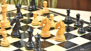 grandes pieces d'échecs scupltées en bois de rose joueurs