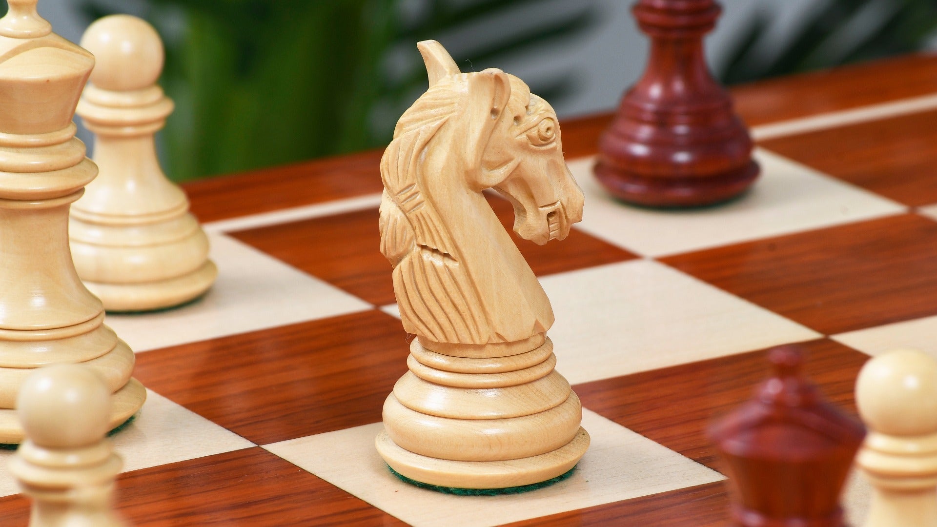 Grandes Pièces d'échecs Sculptées <br>en Bois de Rose